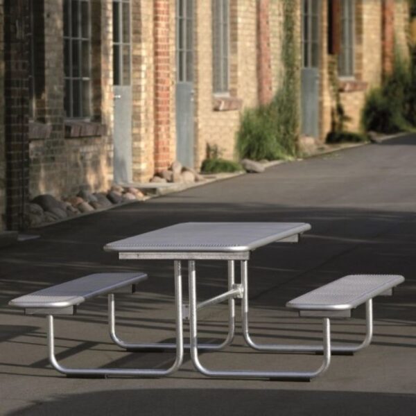 Pöydät, tuolit